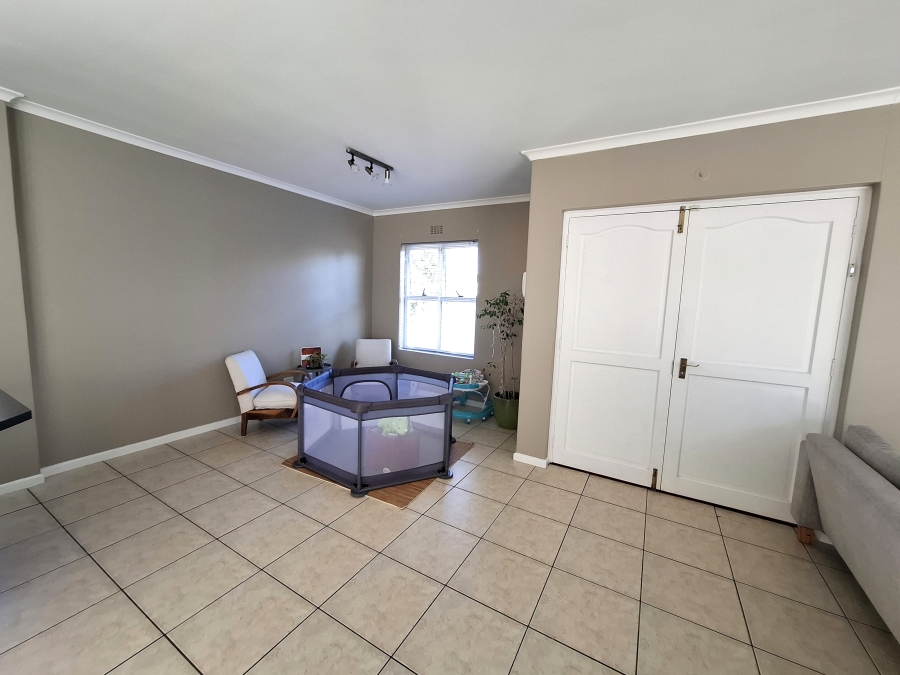 To Let 4 Bedroom Property for Rent in Sunningdale Western Cape